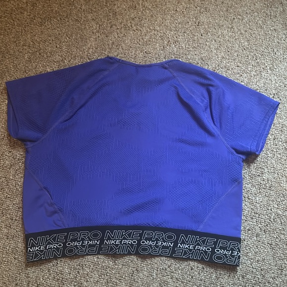 Nike Pro Dri-Fit Crop Top - Picture 2 of 2